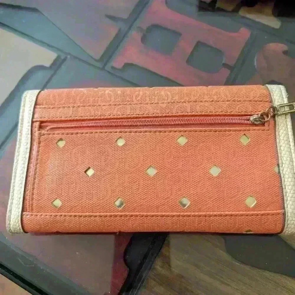 Guess Tri-fold Wallet - Picture 8 of 15